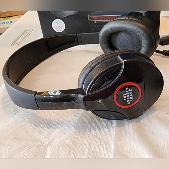 The sharper Image Wireless Headphones - Picture 8 of 14